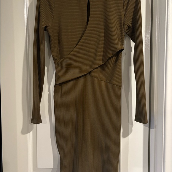Guess Dresses & Skirts - Guess Green Long Sleeve Bodycon Dress